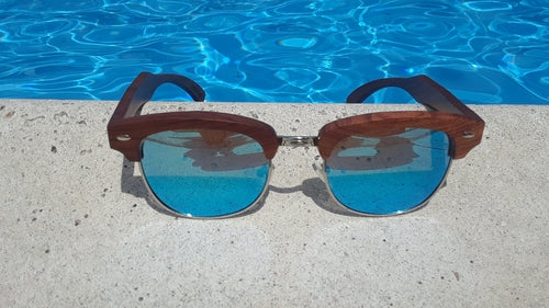 Sonnenbrille aus 100 % Echtem Brasilianischem Birnenholz mit Eisblauen Gläsern