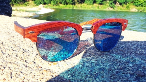 Sonnenbrille aus 100 % Echtem Brasilianischem Birnenholz mit Eisblauen Gläsern